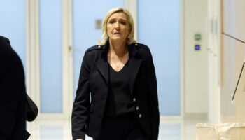 Inéligibilité de Marine Le Pen: Le RN attaque la justice, Darmanin aussi