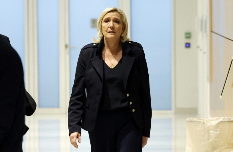 Inéligibilité de Marine Le Pen: Le RN attaque la justice, Darmanin aussi