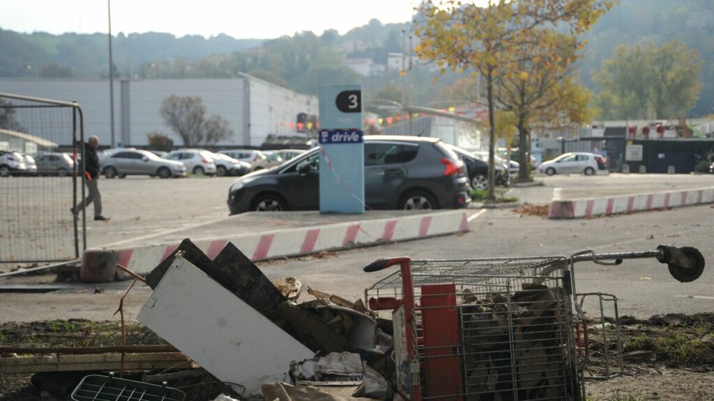 Inondations à Givors : un mois après, les clients pressés de revenir faire leur course « comme avant »