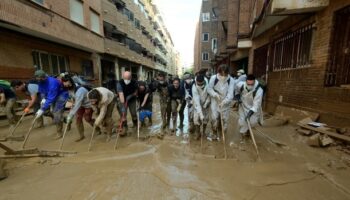 Inondations en Espagne: Le président de la région de Valence présente ses "excuses"