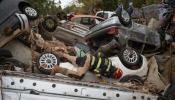 Inondations en Espagne : « Pourquoi c’est aussi désastreux ici ? », à Chiva, dans la boue, l’urgence et la peine