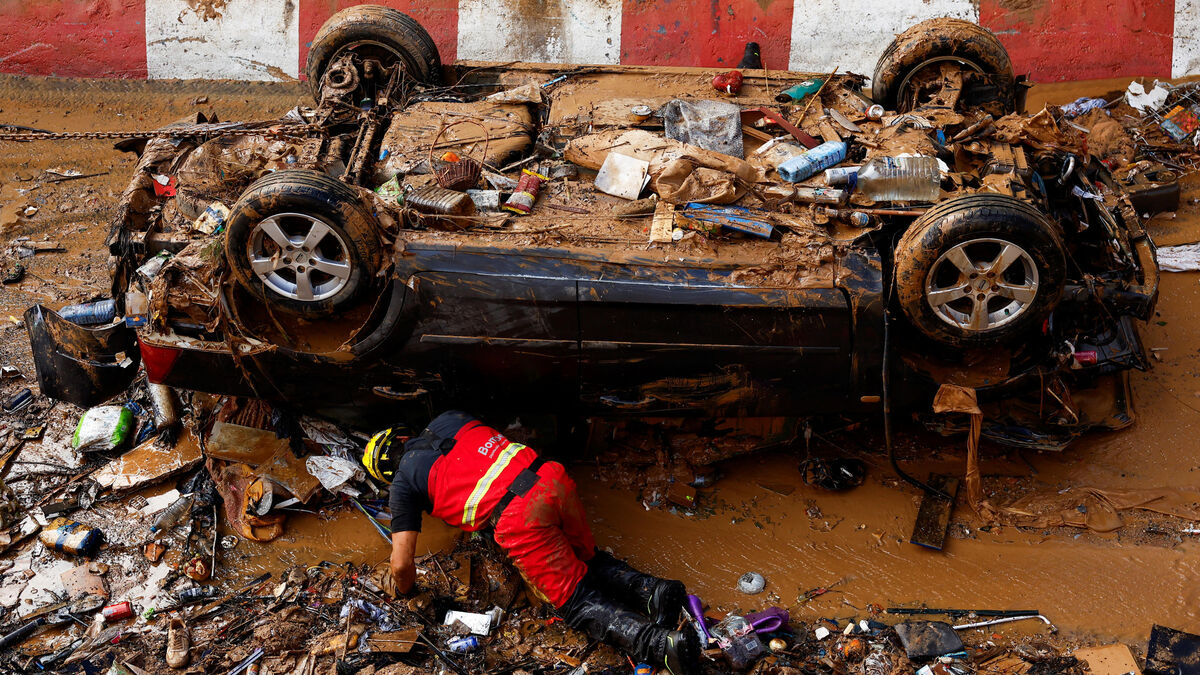 Inondations en Espagne : au moins 213 victimes selon un nouveau bilan, 10 000 soldats et policiers envoyés en renfort