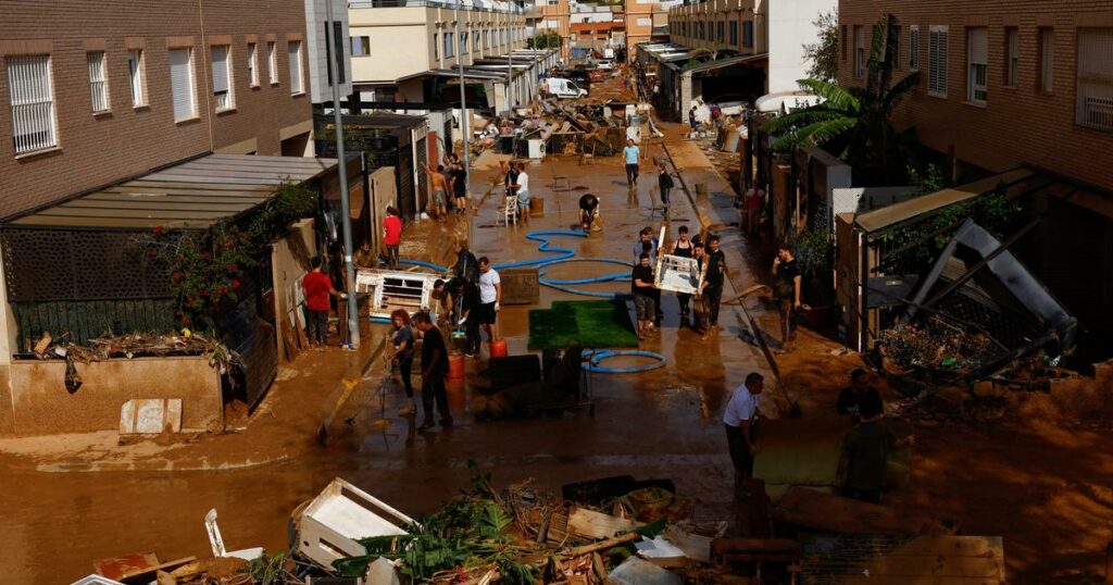 Inondations en Espagne: le bilan s’alourdit à plus de 200 morts