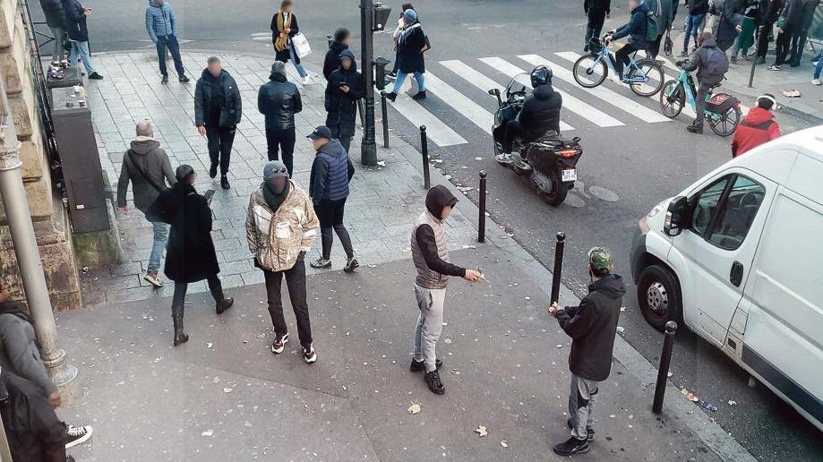 Insécurité, vente à la sauvette, drogue... Ces quartiers de Paris où règne «la loi de la jungle»