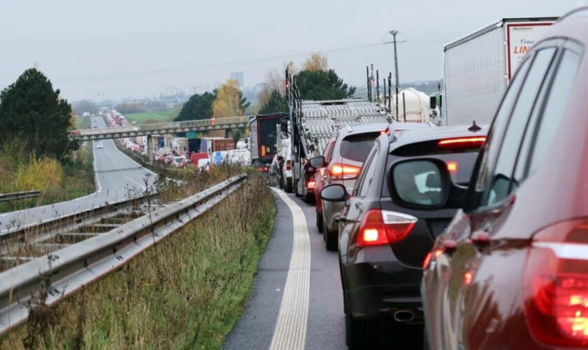 « J’ai fait 500 m en 30 minutes » : à Beauvais, la fusion des colères complique la vie des automobilistes