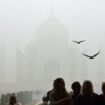 "J'ai les yeux qui brûlent": Un nouveau pic de pollution de l'air désastreux en Inde