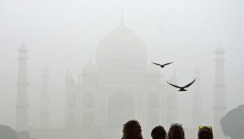 "J'ai les yeux qui brûlent": Un nouveau pic de pollution de l'air désastreux en Inde