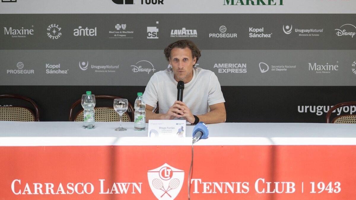 « Je profite du tennis comme un petit garçon » : l’ex-footballeur Diego Forlan débute sur le circuit pro