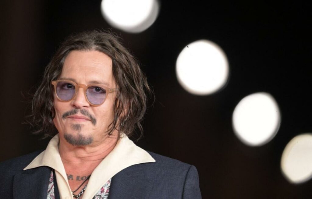 Johnny Depp tente un come-back à Hollywood avec “Day Drinker”