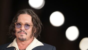 Johnny Depp tente un come-back à Hollywood avec “Day Drinker”