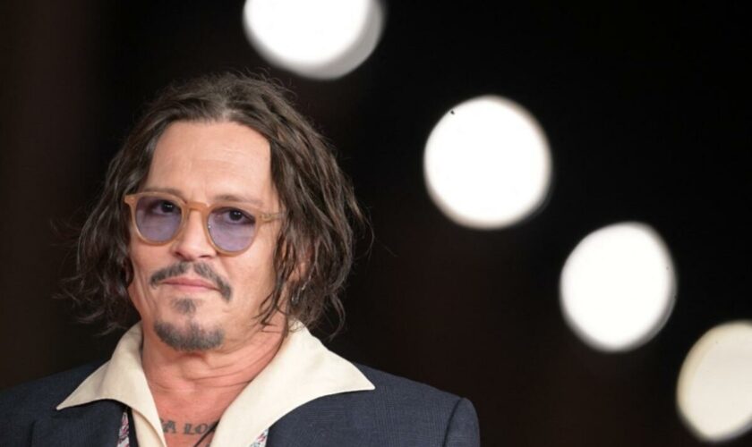 Johnny Depp tente un come-back à Hollywood avec “Day Drinker”