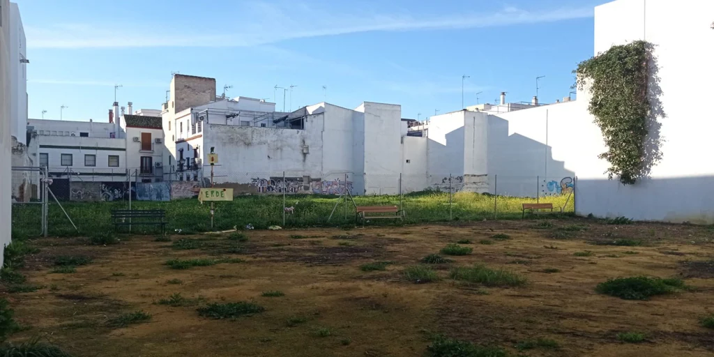 José Luis Sanz aclara el futuro del solar de la calle Arrayán: «No se hará nada sin consenso vecinal»