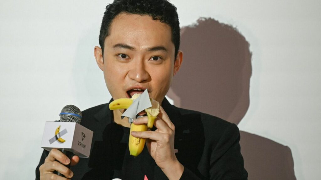 Justin Sun mange le jour-même la banane qu’il a achetée à 6 millions d’euros