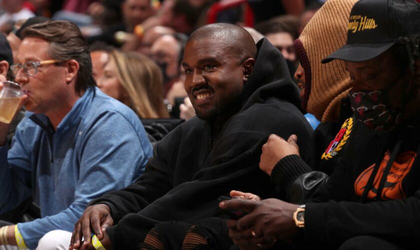 Kanye West prétend que «les Juifs contrôlent les Kardashian», selon une nouvelle plainte