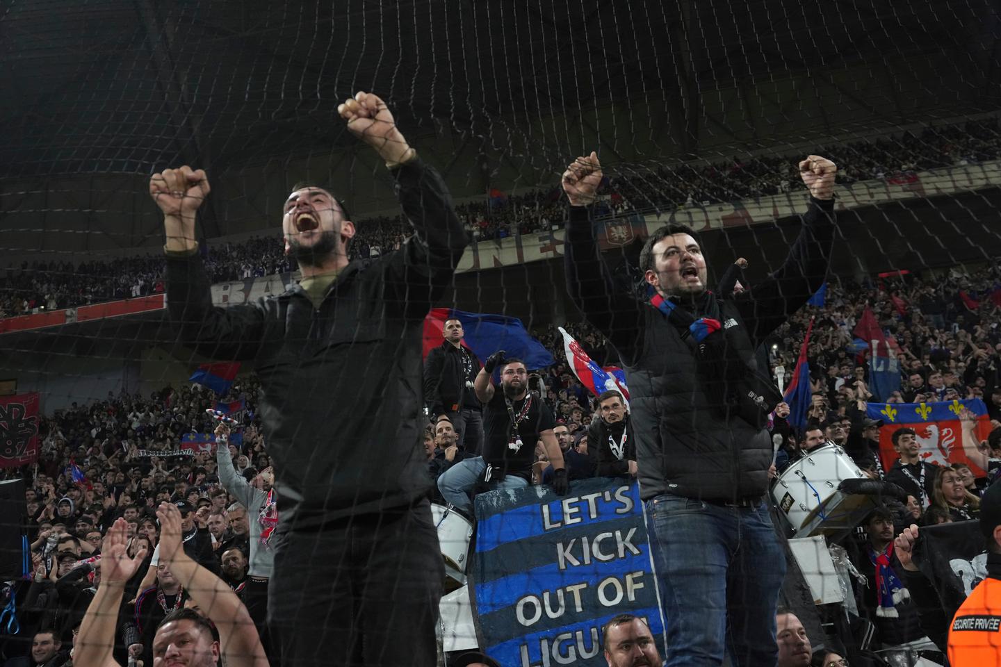 L’Olympique lyonnais sanctionné après des débordements lors du derby contre Saint-Etienne