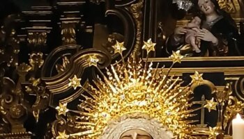 La Caridad del Baratillo, con la diadema de coronación de la Piedad