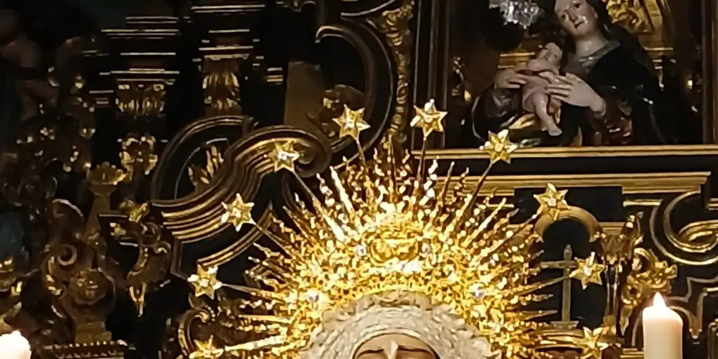 La Caridad del Baratillo, con la diadema de coronación de la Piedad