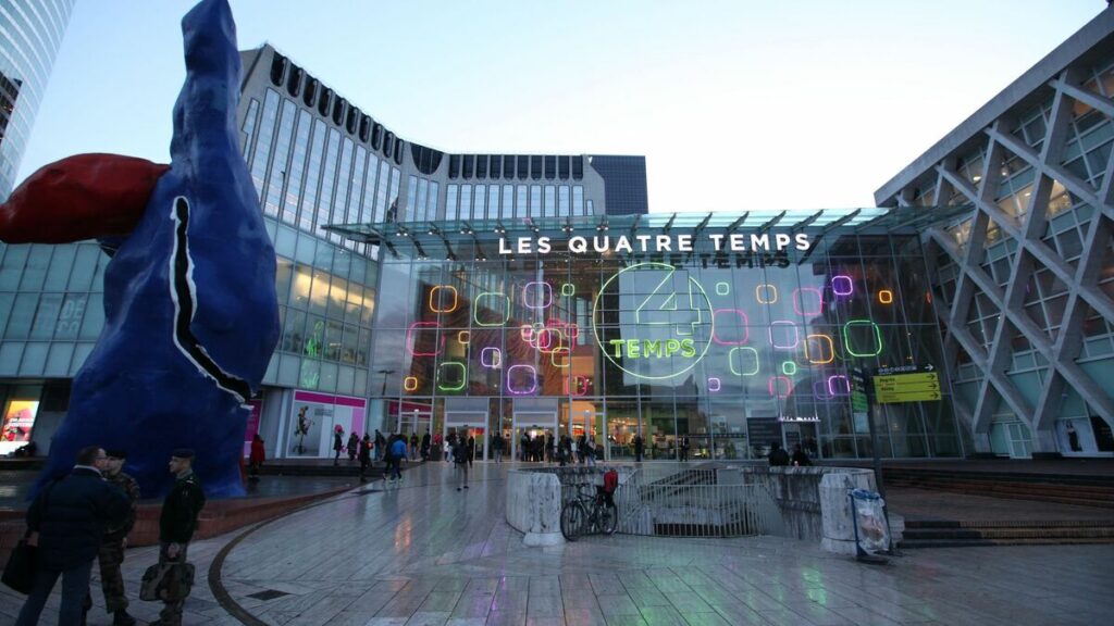 La Défense : plus de 35 000 euros d’iPhone volés lors d’un braquage au centre commercial des 4 Temps