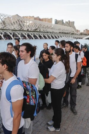 La Generalitat Valenciana coordina a los voluntarios y habilita una página web para organizar las ayudas: "Somos muchos y es mejor que nos organicen"