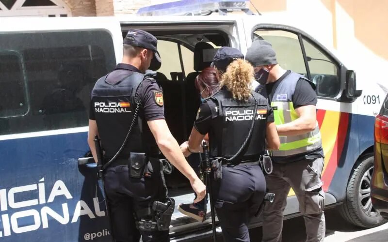 La Polícia Nacional detiene a cuatro hombres por atacar a un taxista en Murcia