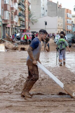 « La catastrophe de Valence montre à quel point la métropole durable reste un oxymore »