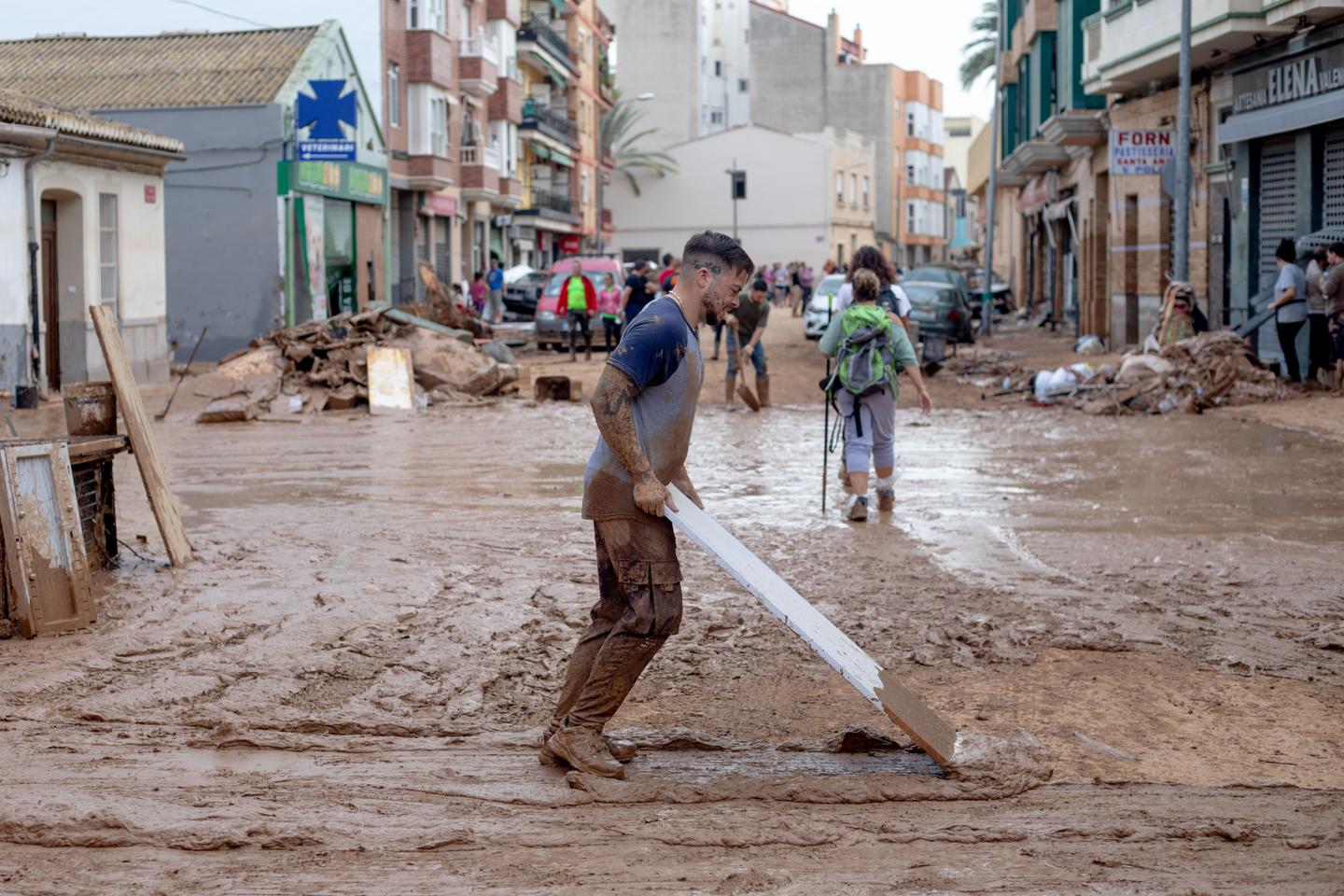 « La catastrophe de Valence montre à quel point la métropole durable reste un oxymore »