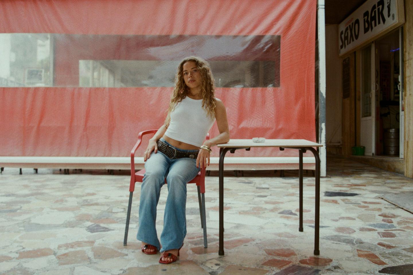 La chanteuse Nilüfer Yanya, la séduction de l’introversion