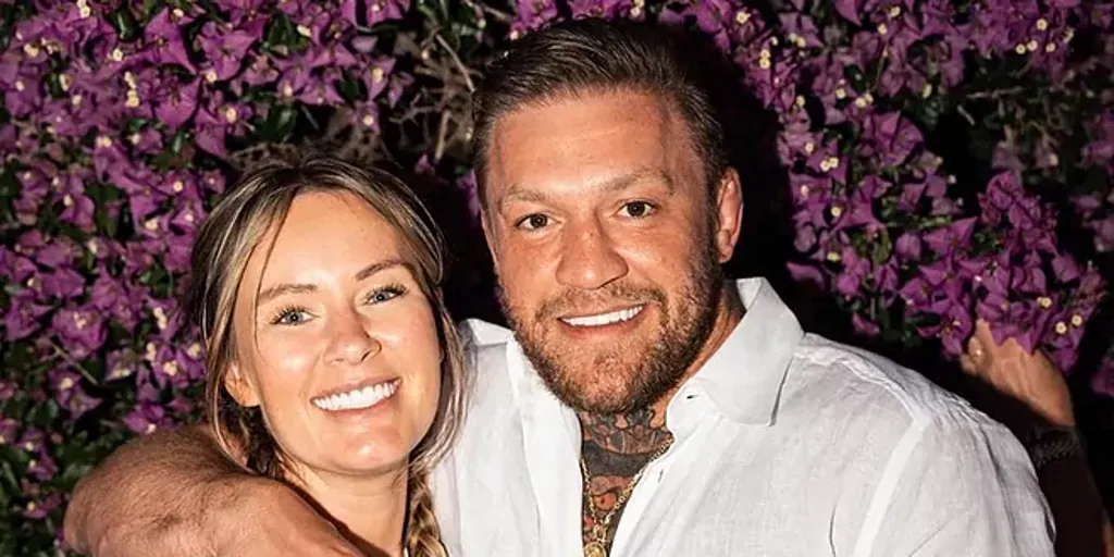 La mujer de Conor McGregor lo defiende tras su condena por violación