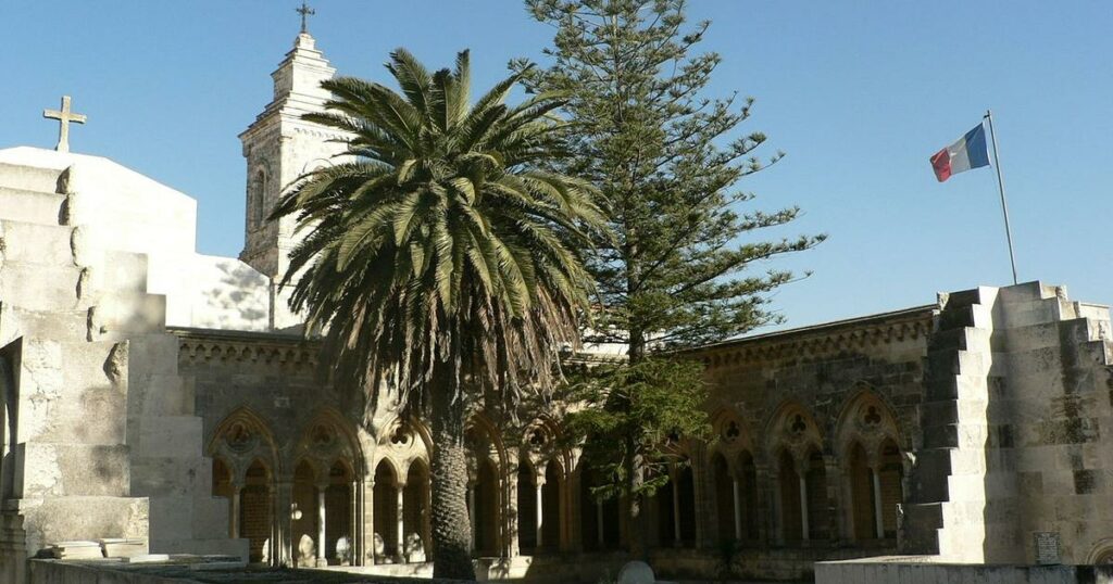 La police israélienne a-t-elle le droit d’arrêter des gendarmes dans une église française à Jérusalem ?