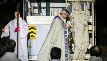 La statue de la Vierge du pilier de retour à Notre-Dame de Paris : « La crémaillère, c’est dans trois semaines ! »