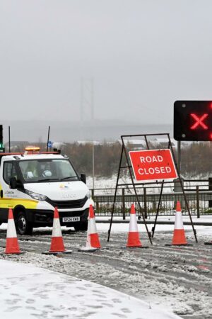 La tempête Bert cause de fortes perturbations au Royaume-Uni et en Irlande ; au moins un mort en Angleterre