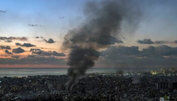 Die israelische Luftwaffe flog bis kurz vor dem Inkrafttreten der vereinbarten Waffenruhe heftige Angriffe in Beirut. Foto: Bila