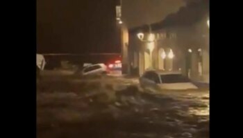 Las fuertes lluvias causan inundaciones en Cadaqués (Girona) y arrastran decenas de coches