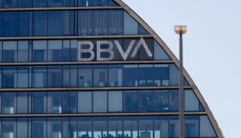 Las patronales catalanas Foment del Treball y Pimec se personarán ante la CNMC contra la OPA de BBVA a Banco Sabadell