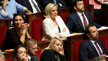 Le RN et Marine Le Pen montent le son sur la censure du gouvernement : « Ça chemine dans mon esprit »