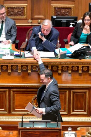 Le Sénat adopte une mesure visant à faire travailler les actifs sept heures de plus par an, sans rémunération, pour financer les politiques d’autonomie