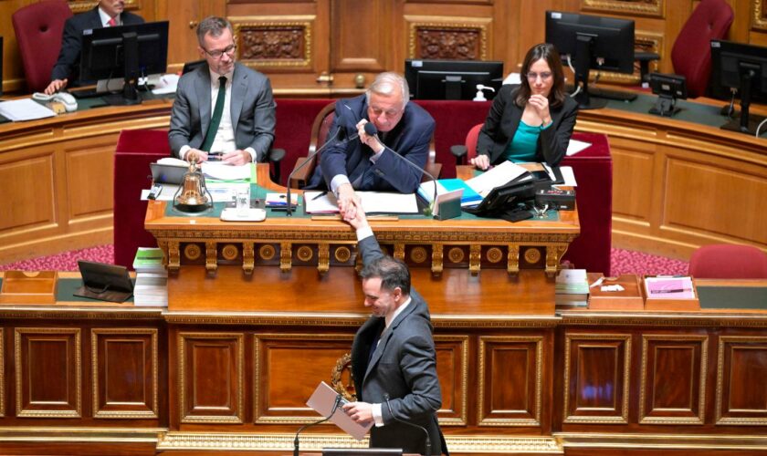 Le Sénat adopte une mesure visant à faire travailler les actifs sept heures de plus par an, sans rémunération, pour financer les politiques d’autonomie