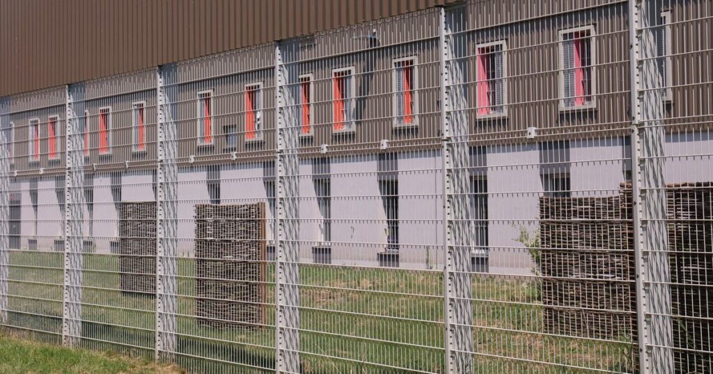 «Le domaine pénitentiaire est ouvert à tous»: dans le quotidien ubuesque de ces prisons mal construites