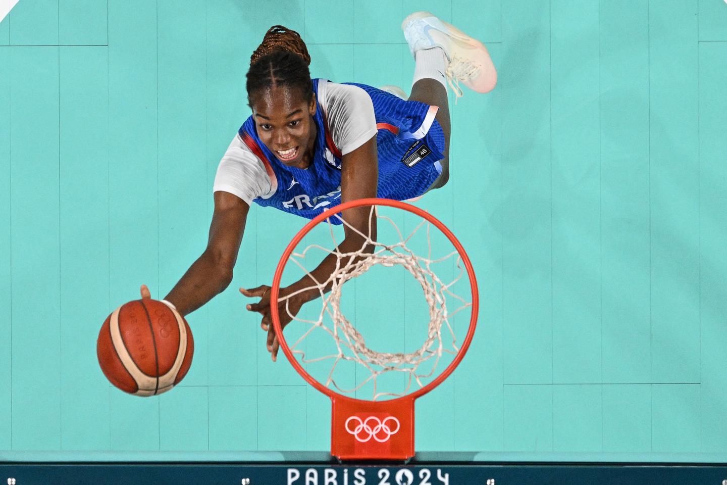 Le dunk de Dominique Malonga, un grand pas pour le basket au féminin