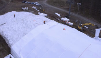 Le «snow farming», une solution miracle pour les stations de ski en manque de neige?