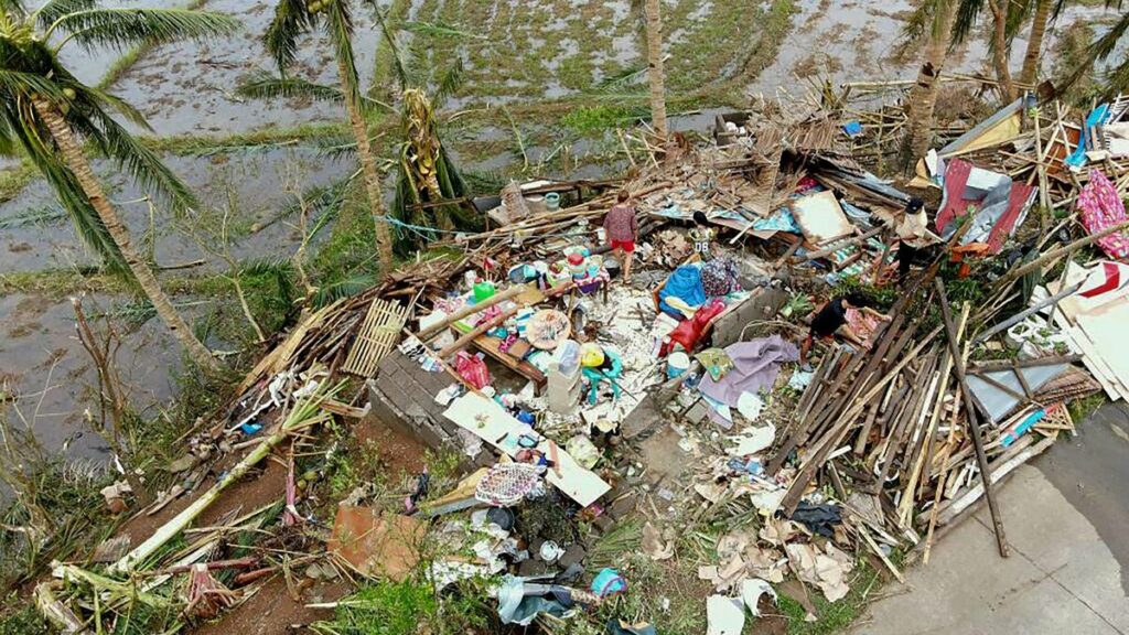 Le super typhon Man-yi a fait huit morts aux Philippines et se dirige vers le Viêt Nam