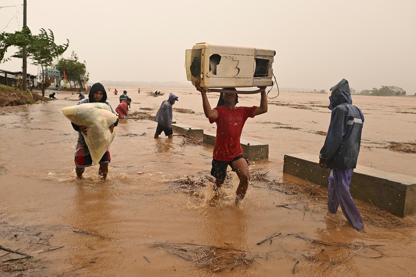 Le typhon Toraji a touché les Philippines lundi, déjà frappées par trois cyclones tropicaux en moins d’un mois