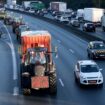 Les agriculteurs ont débloqué le port de commerce de Bordeaux et une centrale d’achats de Leclerc dans les Landes