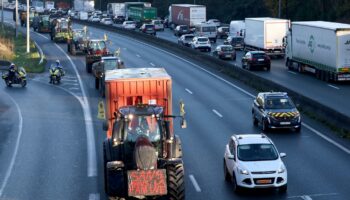 Les agriculteurs ont débloqué le port de commerce de Bordeaux et une centrale d’achats de Leclerc dans les Landes