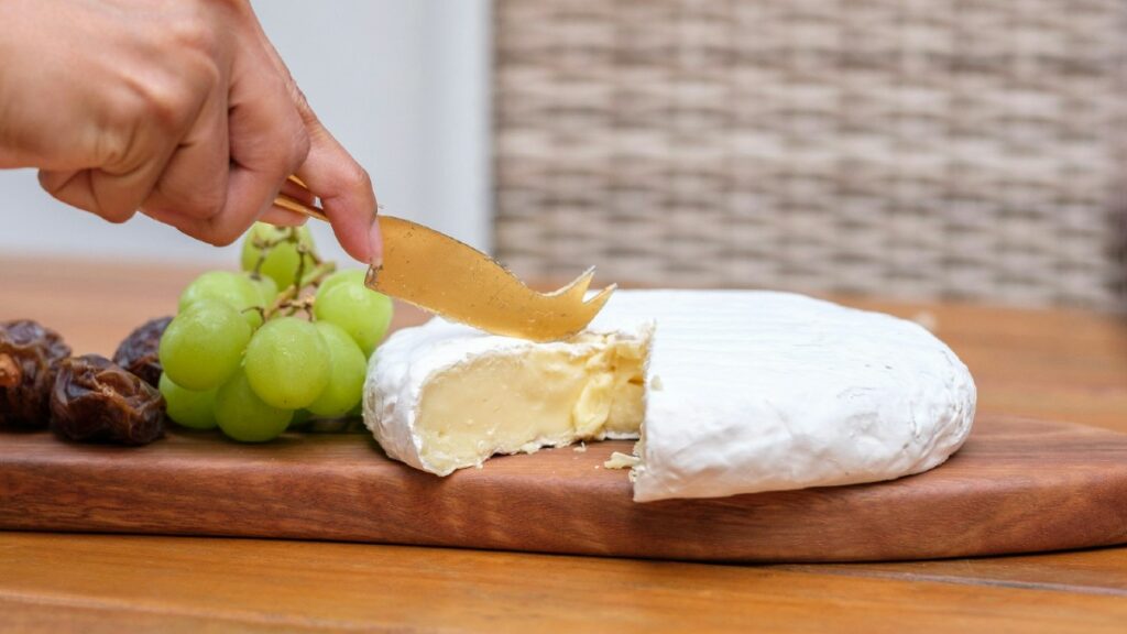 Les fromages tels que le camembert et le brie sont-ils voués à disparaître?