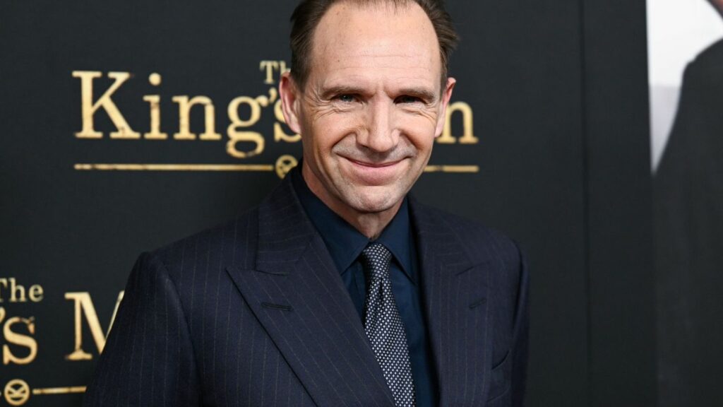 Schauspieler Ralph Fiennes wollte nach eigenen Angaben kein Filmstar werden. (Archivbild) Foto: Evan Agostini/Invision via AP/dp