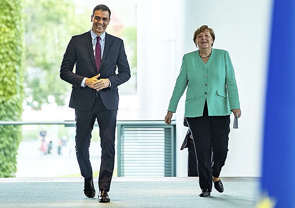 Lo que Merkel desvela: "Rajoy se distanció de mí. Sánchez me ofreció apoyo en inmigración recién llegado al cargo"