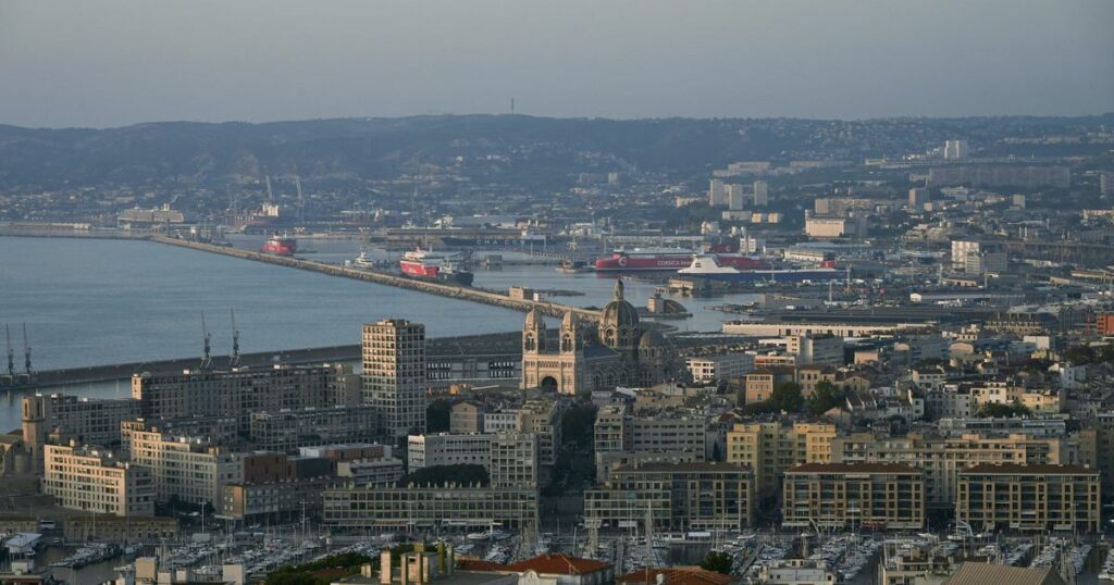 «L’une des villes les plus ségréguées de France» : à Marseille, pauvres et riches ne se mélangent pas