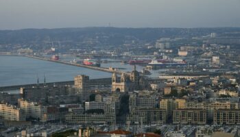 «L’une des villes les plus ségréguées de France» : à Marseille, pauvres et riches ne se mélangent pas