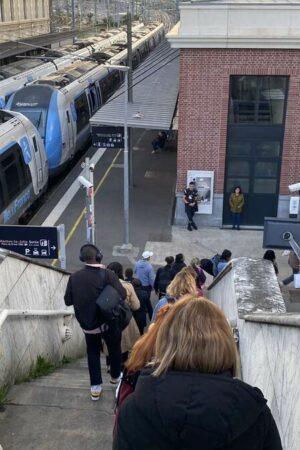 Mantes-la-Jolie : un militant communiste verbalisé... pour avoir tracté devant la gare